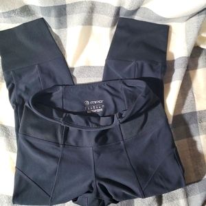 MPG black size small Capri leggings